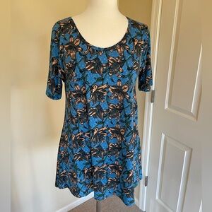 NWOT! LuLaRoe Blue floral top sz M